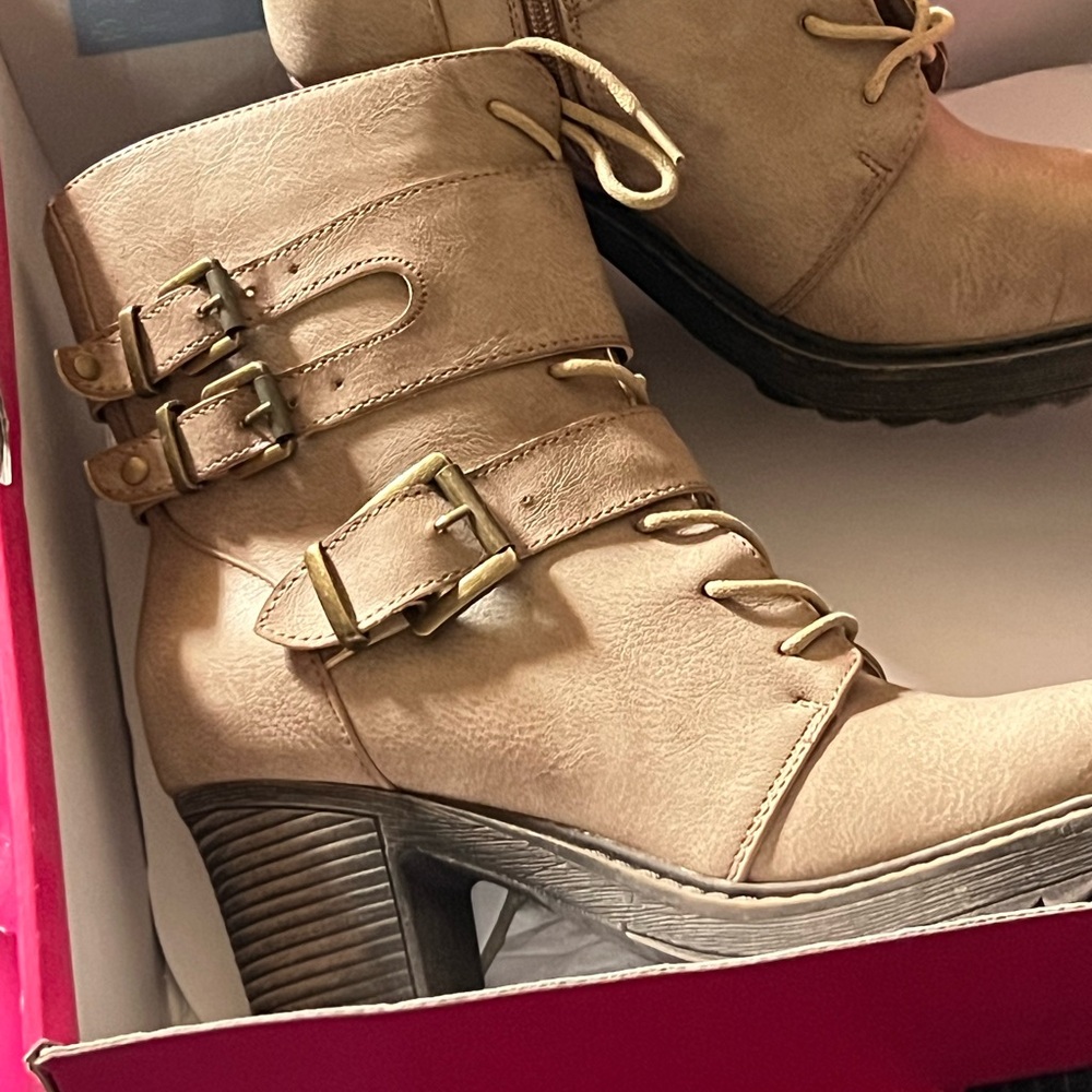 Shoedazzle boots
